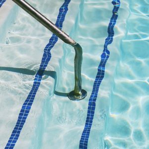 tratamiento antideslizante piscinas